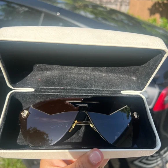 Versace Sunglasses Gigi Like New Condition w/ Case! - Picture 2 of 7
